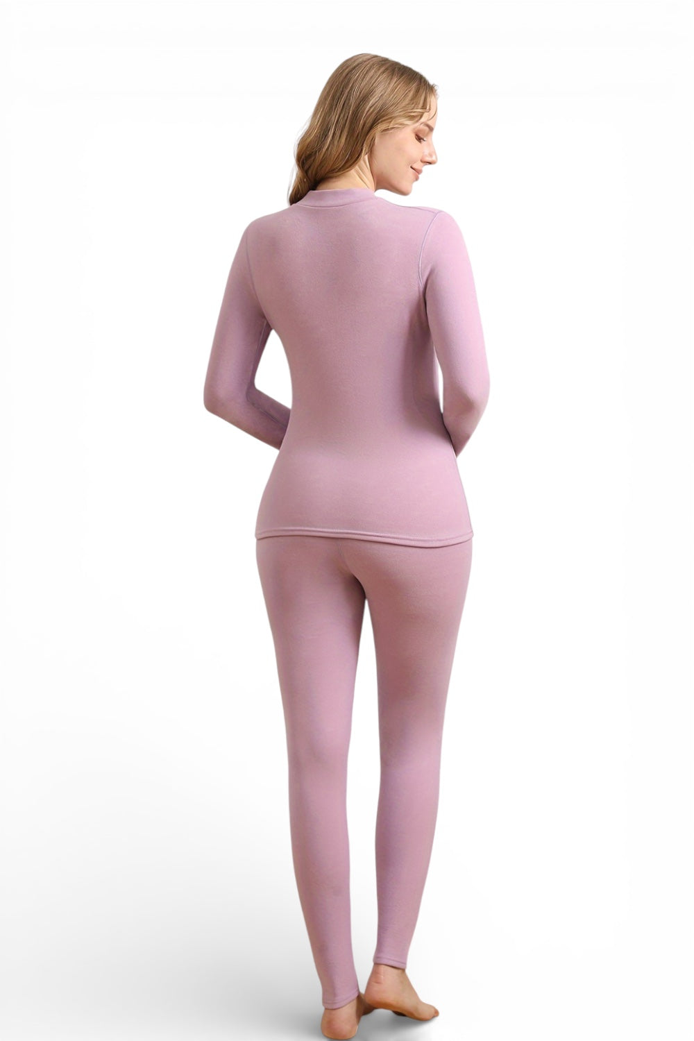 Second-Skin Winter Elegance — Effortless Warmth, Quiet Confidence