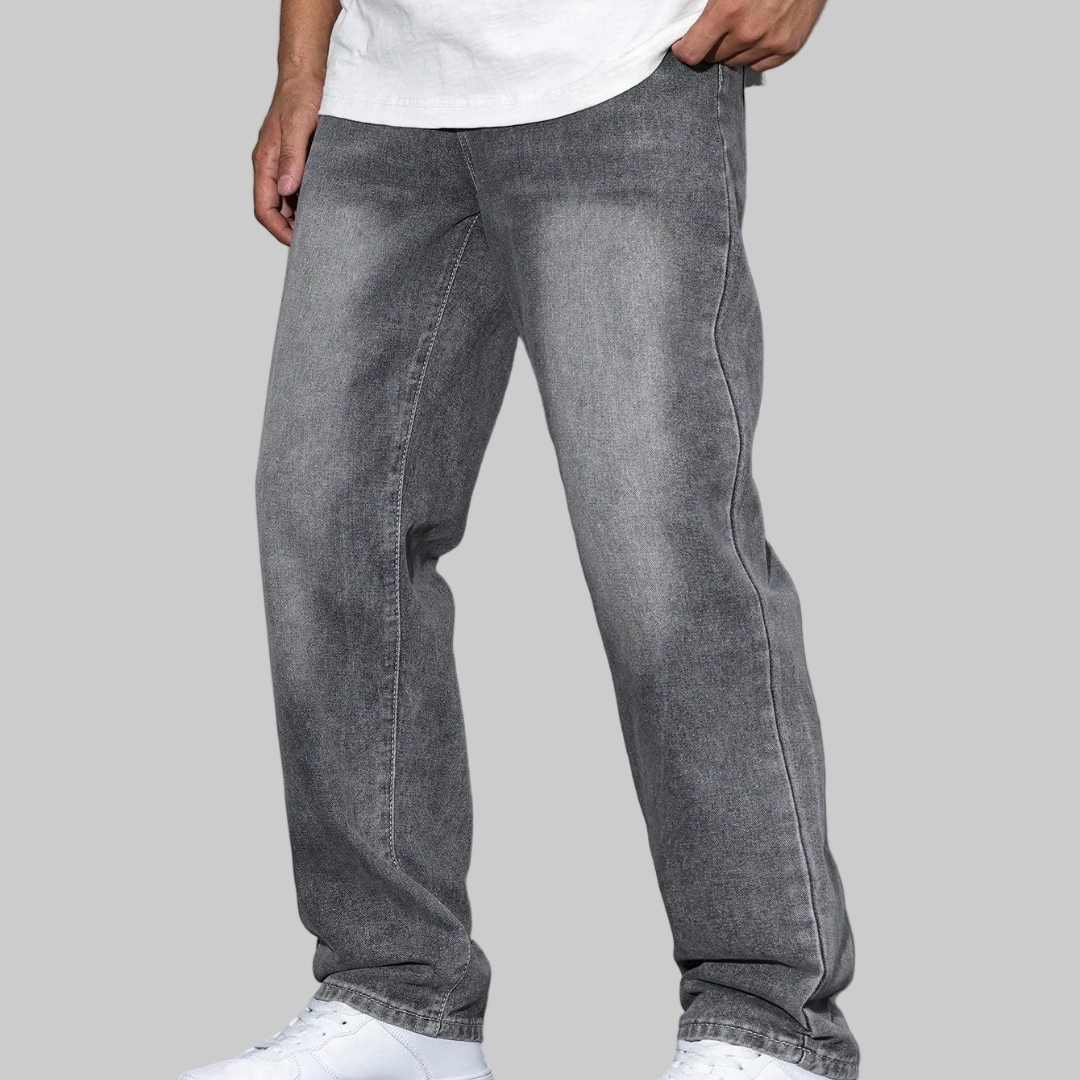 Men’s Relaxed Straight-Leg Jeans