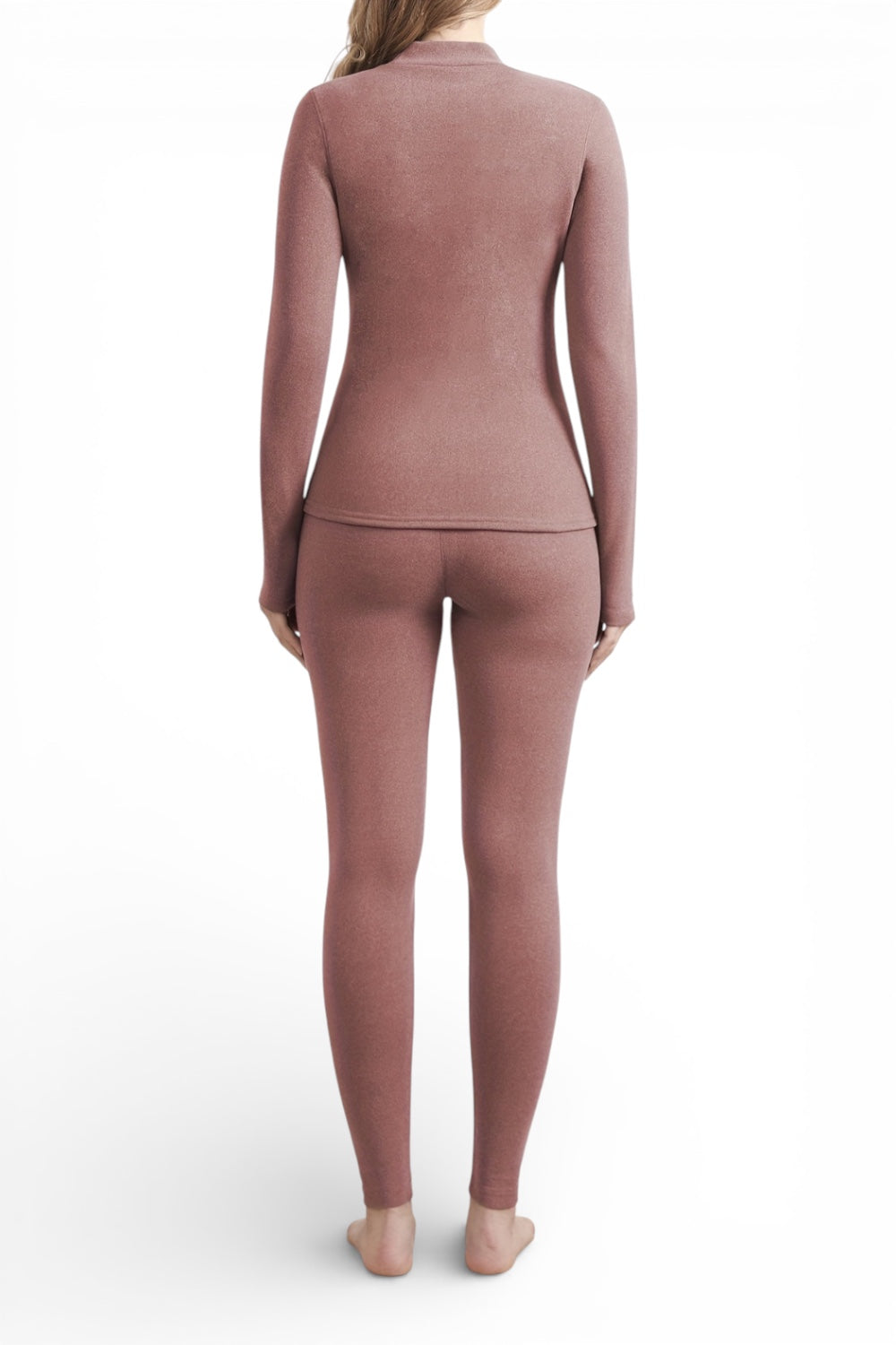 Second-Skin Winter Elegance — Effortless Warmth, Quiet Confidence